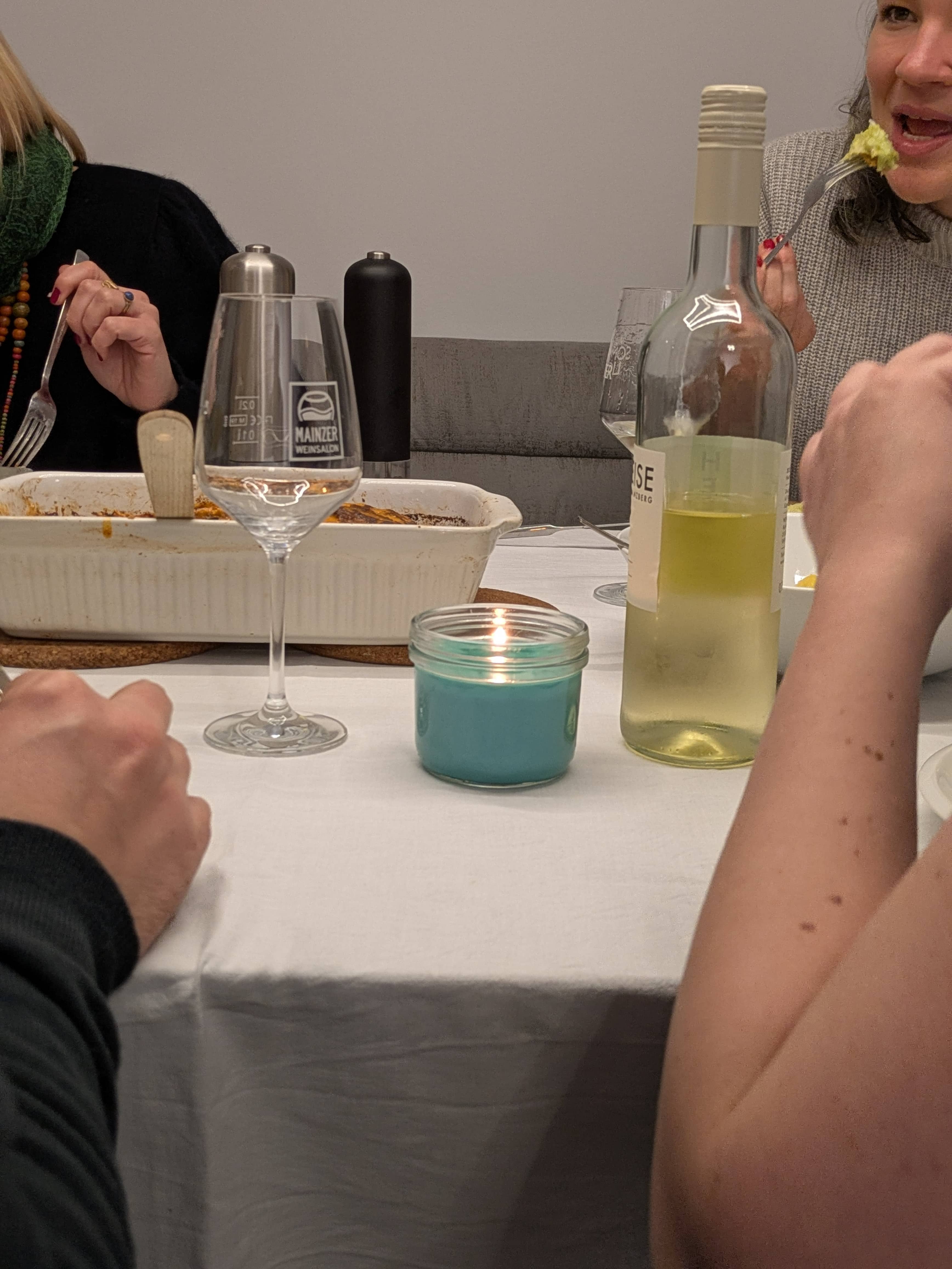 Die Gruppe beim Essen